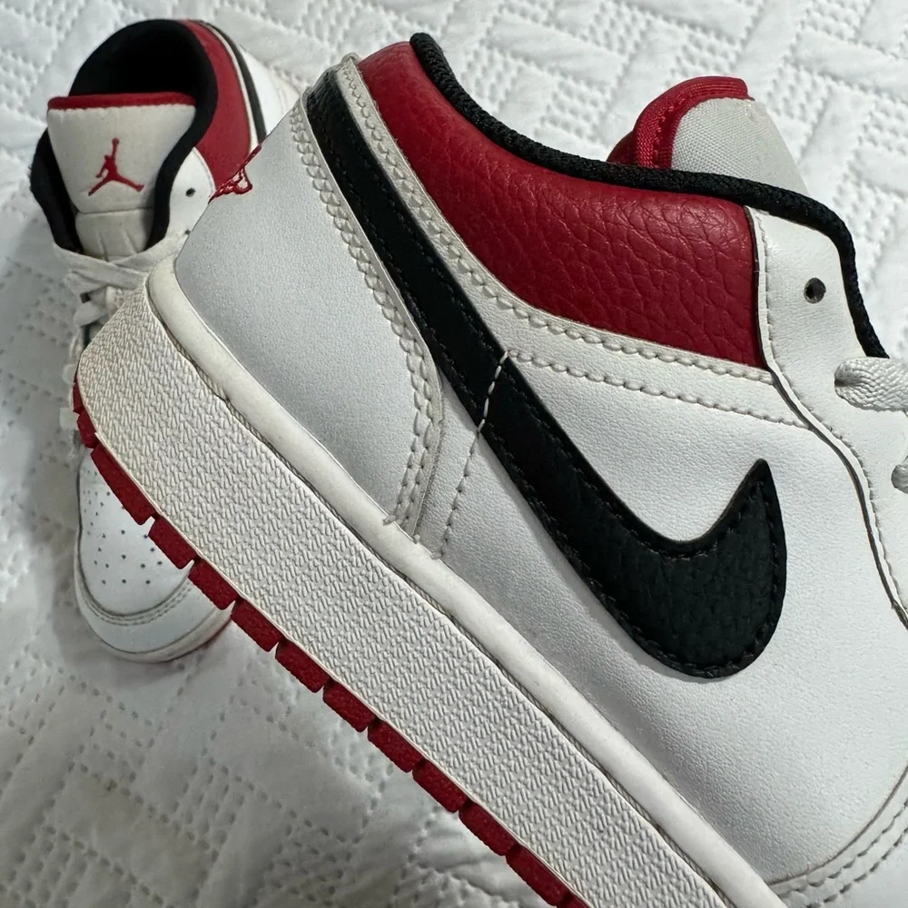 Nike Air Jordan 1 Low GS White Red Black Sneakers Big Boy Youth 7Y Woman 8.5 - Picture 14 of 15